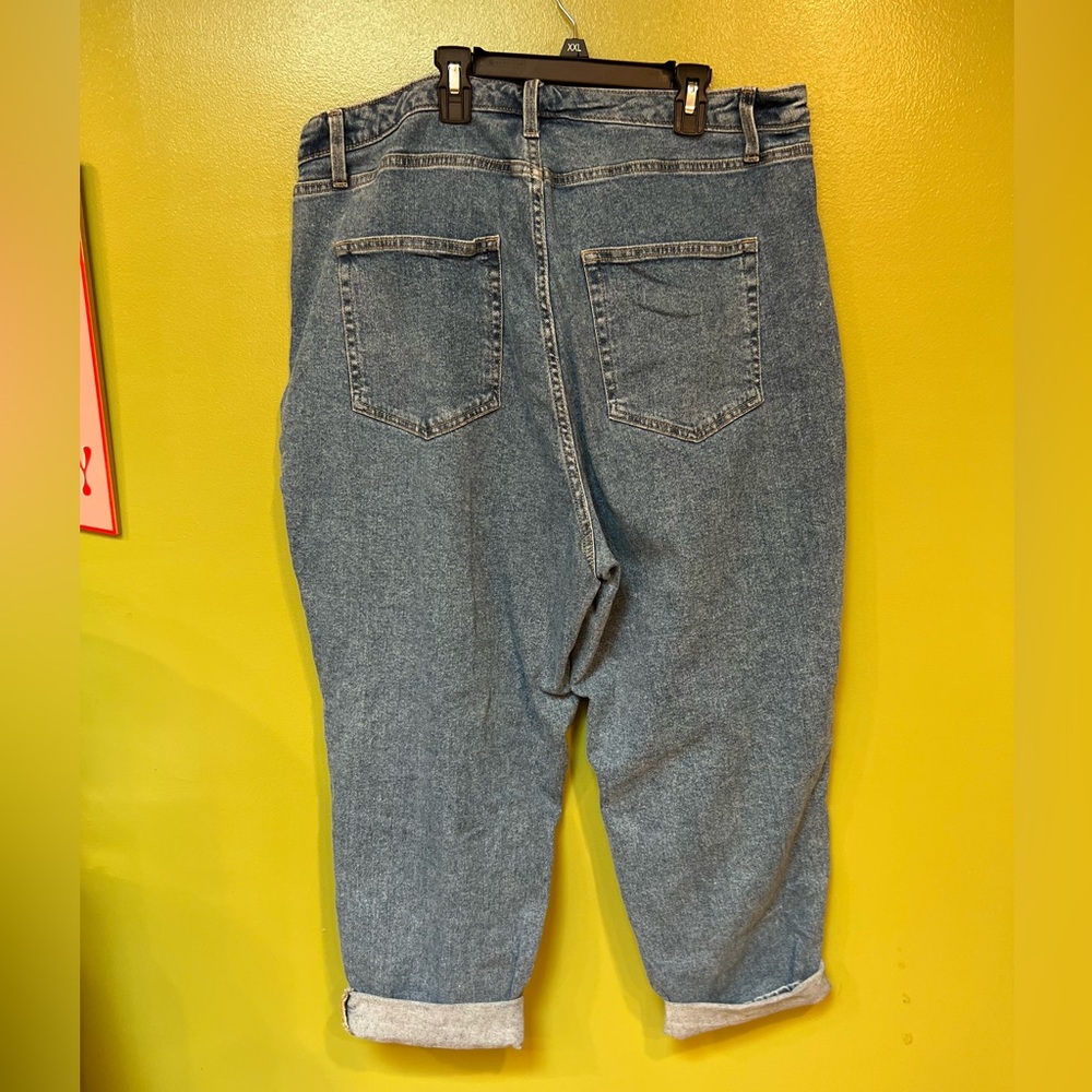 PLUS SIZE HIGH RISE JEAN! - Picture 3 of 5
